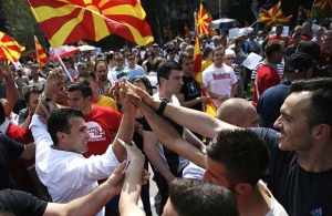 Хиляди протестираха в Скопие срещу въвеждането на албанския като официален език