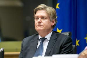 Генералният секретар на ЕНП в Брюксел: Притеснен съм, че Нинова използва популизма в предизборната си кампания