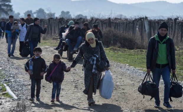 На границата с Румъния задържаха семейство мигранти с фалшиви документи