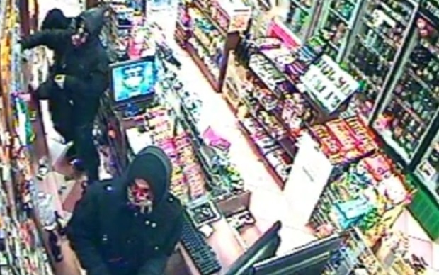 Полицията в Пловдив задъжа серийни обирджии на магазини