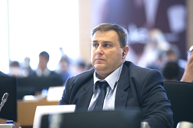 Евродепутат от ГЕРБ: Ветото на Радев блокира целия закон за обществените поръчки
