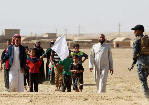 Терористи на ИД режат ръцете на деца в Мосул за неподчинние
