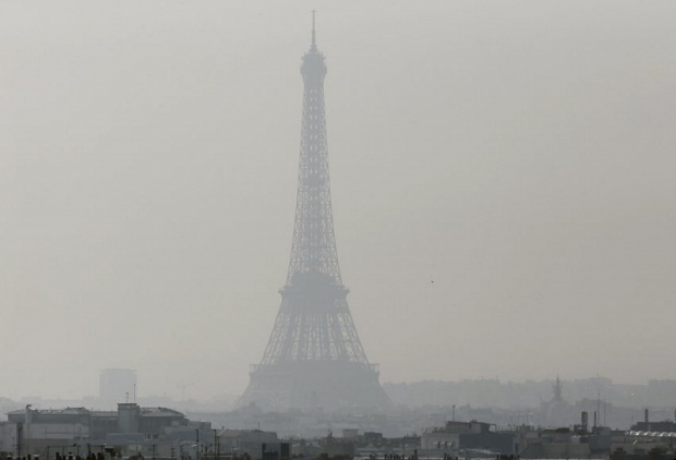 Експерти: Париж се сблъска с най-тежкото замърсяване на въздуха от 10 години насам