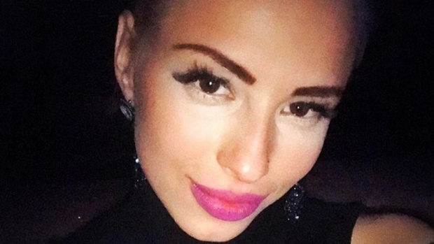 Цвети Стоянова се татуира за Свети Валентин (СНИМКИ)