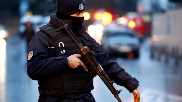 35 души бяха задържани в Истанбул по подозрение за връзки с ИД