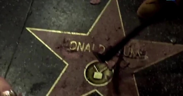 Съдиха за вандализъм мъжът, разбил с търнкоп звездата на Тръмп в Холивуд (ВИДЕО)