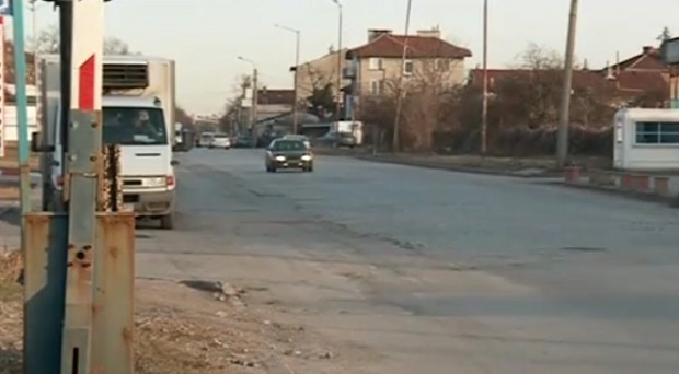 Откриха родителите на 2-годишното момченце зарязано на улица в София