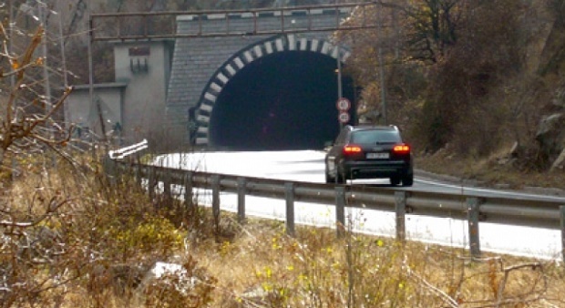 Катастрофа при тунел Железница обърка движението