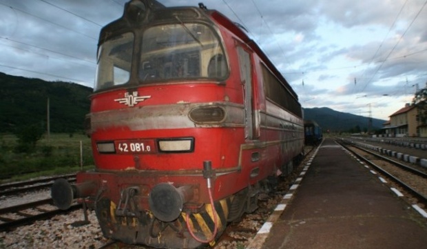 Пътнически влак отнесе жена край Перник