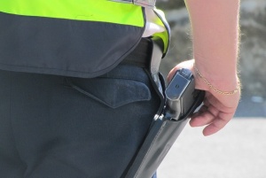 Над 10 души пребиха с камъни и колове двама горски служители