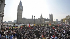 Хиляди протестираха в Лондон срещу финансовите съкращения в здравеопазването (ВИДЕО)