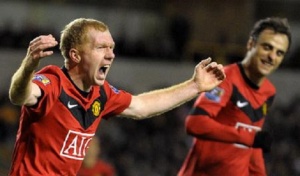 И Пол Скоулс пристига за мача на Бербатов