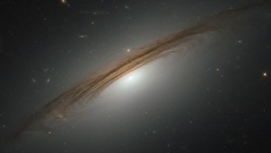 „Хъбъл“ засне невиждана до сега хибридна галактика