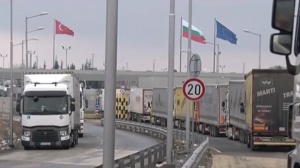 Огромни колони от ТИР-ове на „Капитан Андреево”