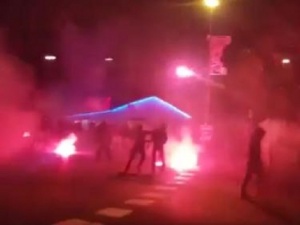 Кърваво меле след закачки по трибуните на мача Лион-Рома (ВИДЕО)