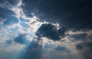 Облаците и дъждът постепенно си отиват