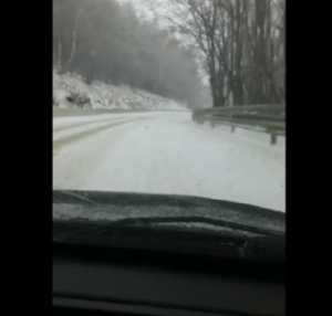 Десетки автомобили закъсаха в Шипченския проход