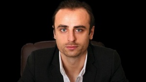 Бербатов във Facebook: Остават точно три месеца до мача, предвидливите ще са с предимство