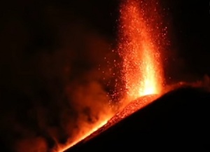 Журналисти от Би Би Си пострада при експлозия във вулкана Етна