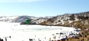 Руски мотористи на фестивал върху замръзнало езеро