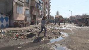 Ромите в Столипиново обвиниха мръсотията за разпространението на морбили в квартала