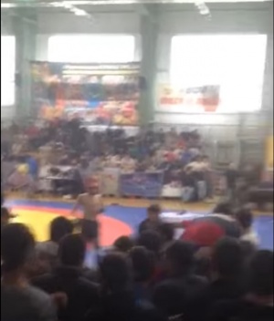 Кърваво меле на турнир по борба в Дагестан (ВИДЕО)