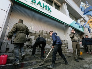 Украйна забрани финансовите операции на руските банки в страната