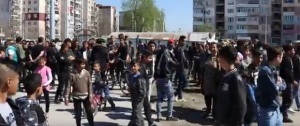 Меле с ченгета на ромско парти в "Столипиново" (ВИДЕО)