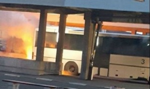 Автобус горя за пореден път на автогарата в Бургас