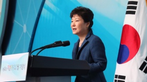 Южнокорейските власти арестуваха Пак Гън-хе по обвинение за злоупотреба с власт