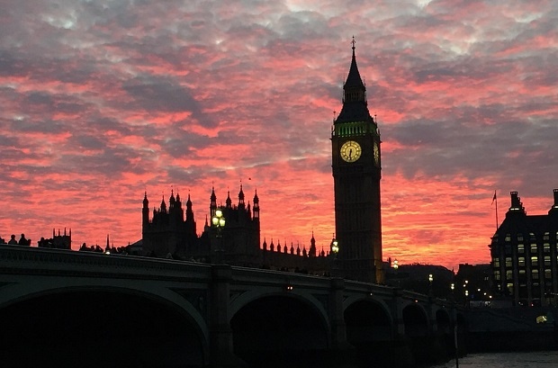 Великобритания ще спре ли достъпа за българи и румънци?