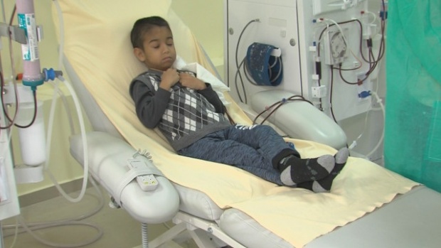 9-годишният Байрям все още не е заминал за лечение в Германия, въпреки обещаното от Семерджиев