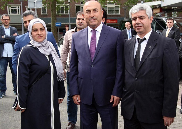 Скандалът между Холандия и Турция се разраства