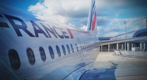 Стачки на стюардите отменят полети на Air France