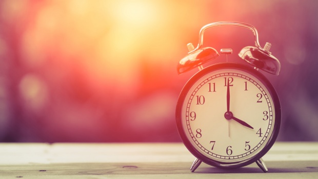 Смяната на зимното с лятно часово време, няма да ни повлияе негативно, смята проф. Пимпирев