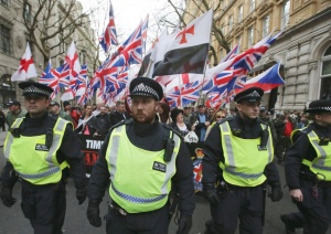 Масови сблъсъци между крайнодесни и антифашисти в Лондон