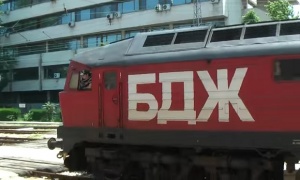 Влак блъсна кола на жп прелез при гара „Чумерна”