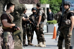 Броят на задържаните от Анкара за връзки с ФЕТО надхвърли 100 хил.