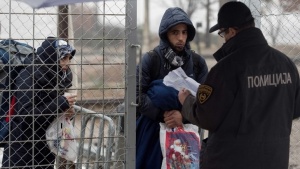 Сръбски спецпатрули следят за трафик на мигранти по границите с България и Македония