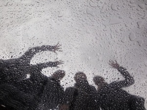 И днес времето остава дъждовно и ветровито