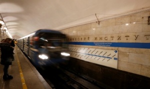 Сигнал за бомба затвори 3 метростанции в Санкт Петербург