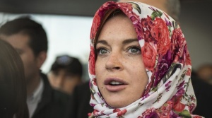 Лоън официално се обърна към исляма, показаха я по буркини в Тайланд (СНИМКИ)