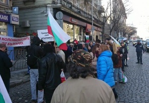 Протестиращи пред КЕВР блокираха бул. "Дондуков" -ОБНОВЕНА (ВИДЕО)