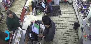 Мъж нападна касиер и потроши магазин в Калифорния