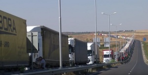 Опашки на „Кулата” и на „Калотина”, проверяват всеки пътуващ