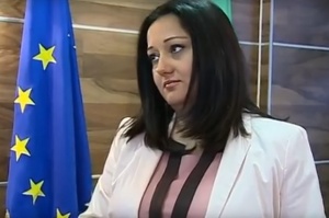 Павлова във Facebook: Попниколов трябва да се извини за лъжата за АПИ