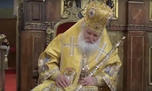 Десетки миряни присъстват на празничното богослужение за Второ възкресение