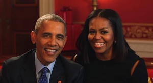 Барак Обама и съпругата му Мишел хванати на яхта в Таити (СНИМКА)