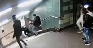 Връчиха обвинителен акт на българина, блъснал жена в берлинското метро