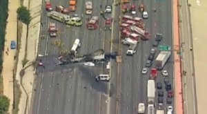 Един човек загина при верижна катастрофа в Лос Анджелис (СНИМКИ)
